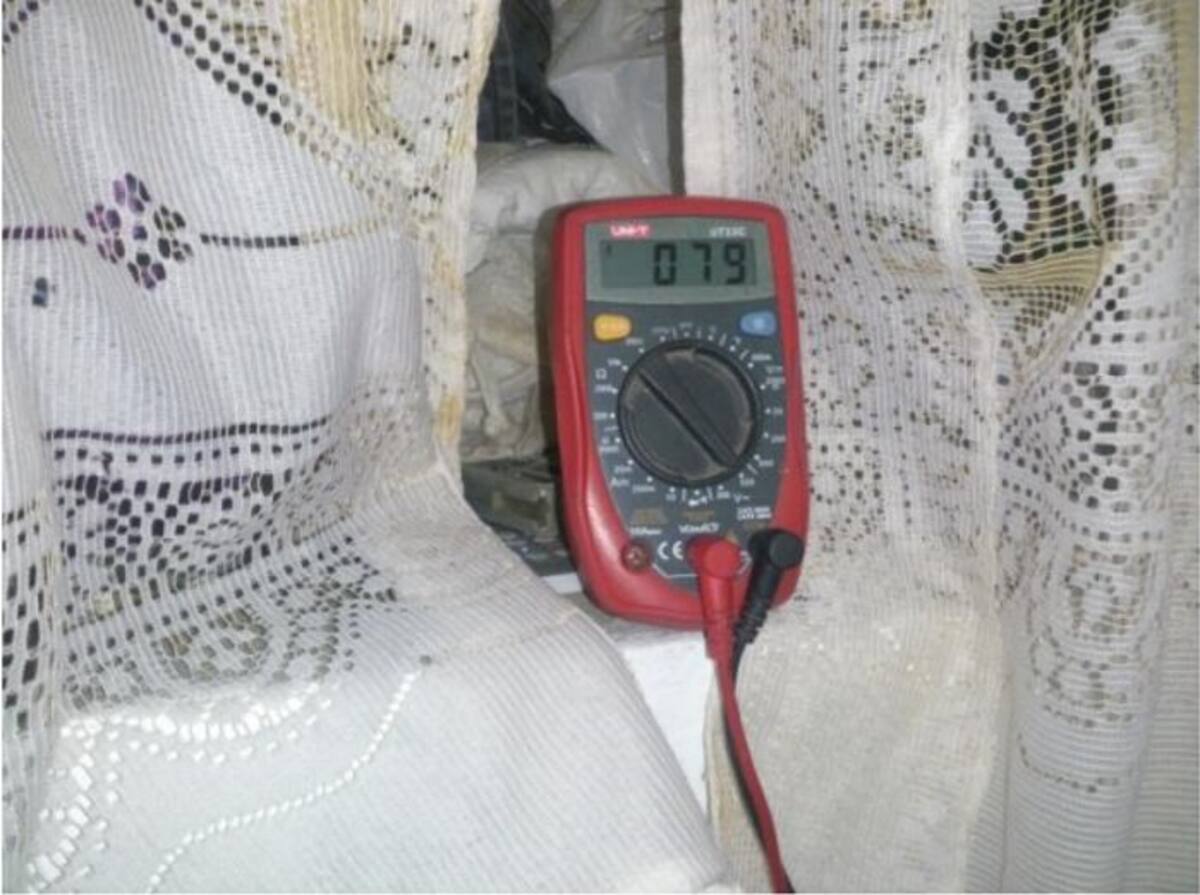 Según mediciones hechas por la comunidad, el voltaje baja hasta 79 voltios. Foto: Cortesía