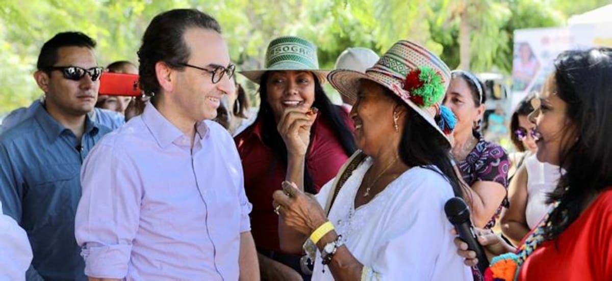 El ministro de Agricultura, Andrés Valencia, socializó la política del Gobierno para las mujeres rurales en Riohacha. Cortesía
