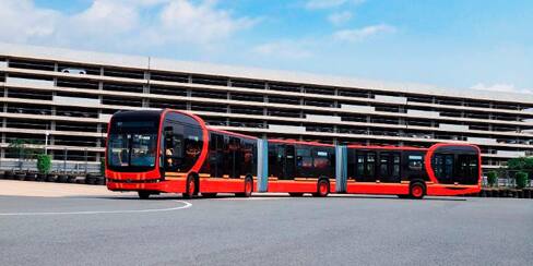 BYD lanza el “bus eléctrico más largo del mundo”, que operará en TransMilenio