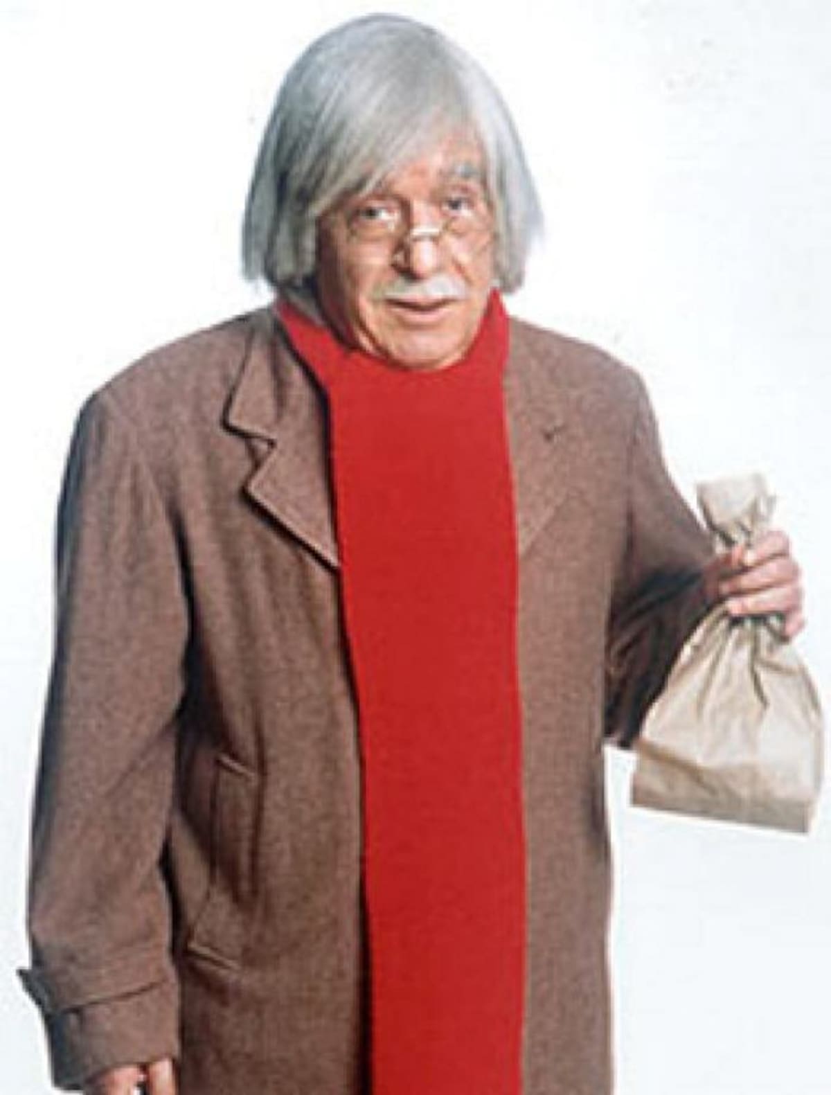 Doctor Chapatín era un cascarrabias puro y duro. Impaciente, irascible, algo sordo y tierno a la vez, este viejito destacaba por su fino humor sarcástico, por las lecciones que daba y por los remedios poco ortodoxos que recetaba.