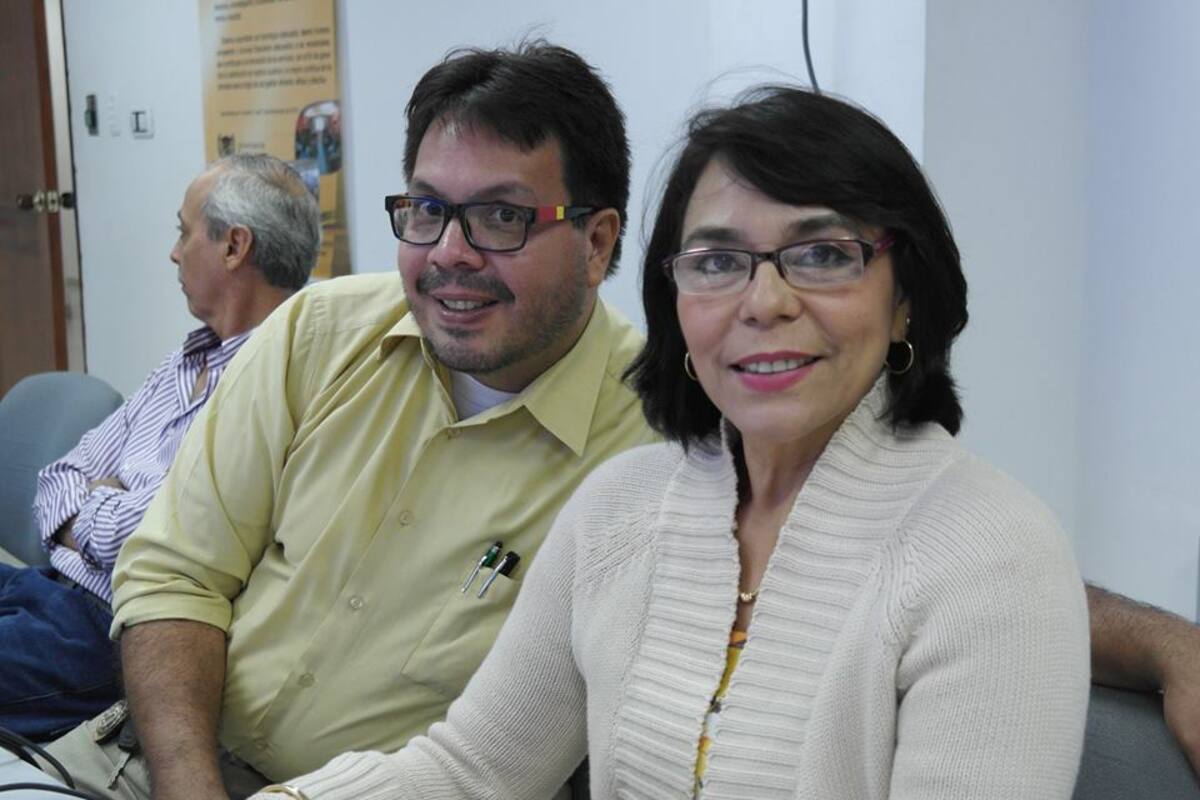 Jairo Acosta Solano, coordinador Unidad de Contenidos Digitales y Ruby Rojas, experta en Formación de Docentes del CIER Norte. Cortesía.