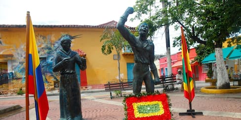 ¡Se acerca la hora! El Centro se viste de gala para los cartageneros