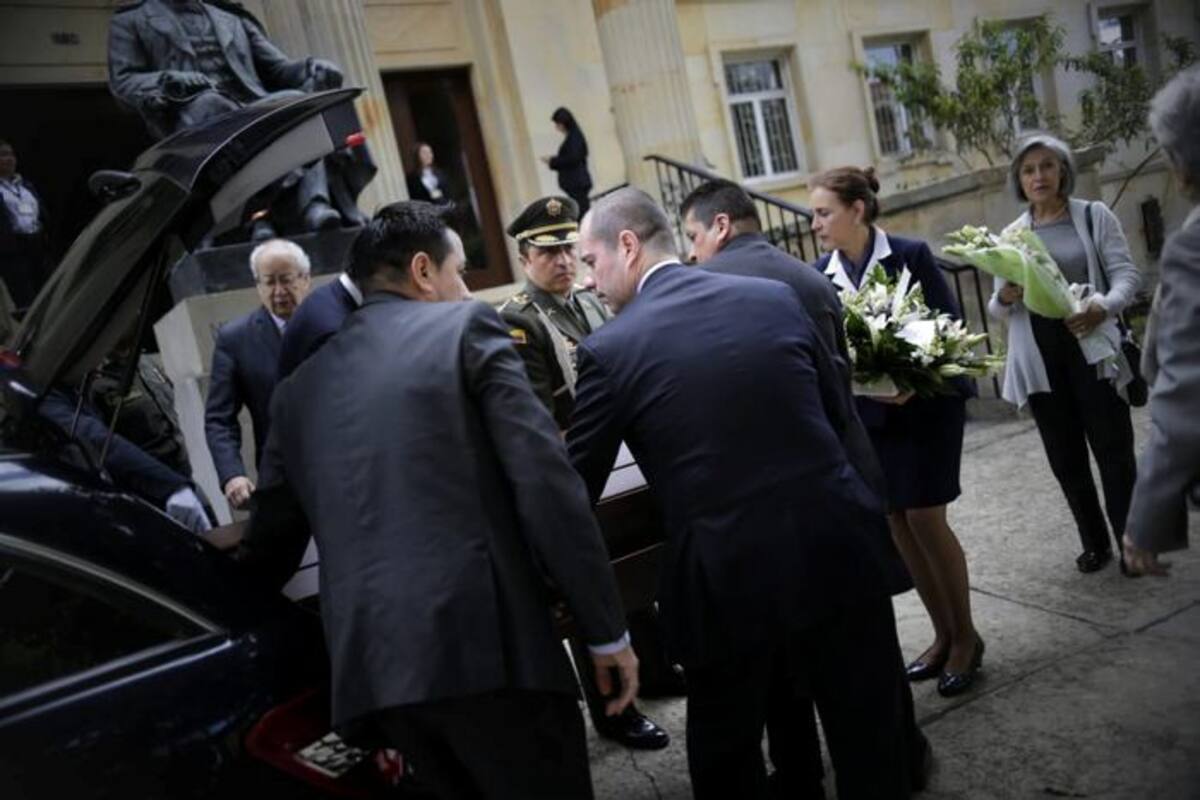 Con admiración y gratitud es despedido el expresidente Betancur