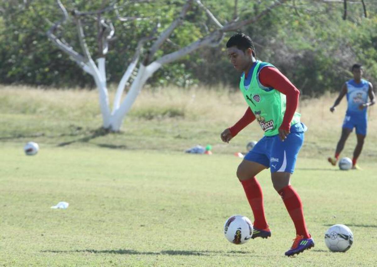 Breiner Belalcázar, jugador del Junior de Barranquilla, fue asaltado en el norte de Barranquilla después de salir de una entidad bancaria. COLPRENSA