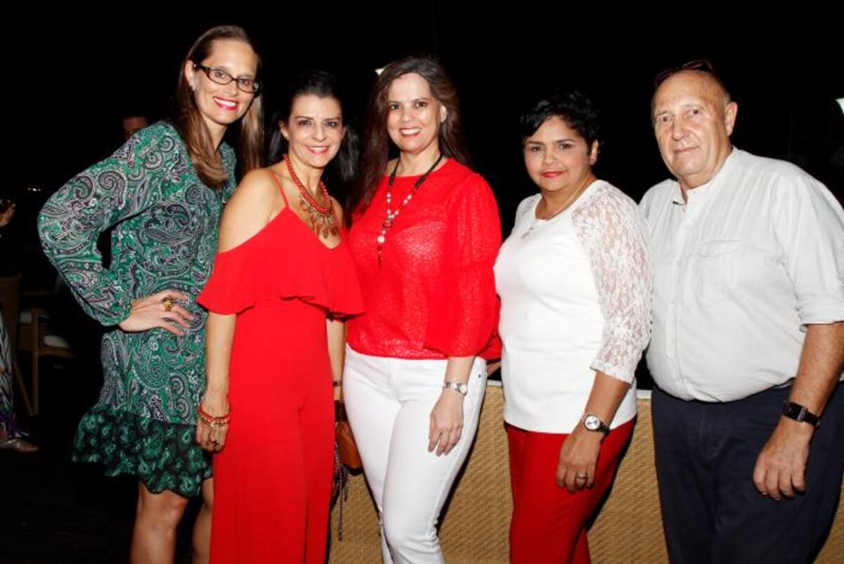 Bárbara Conte, Martha Morales, Aixa Escalera, Vina Arabia y Kurt Brokof. MARUJA PARRA