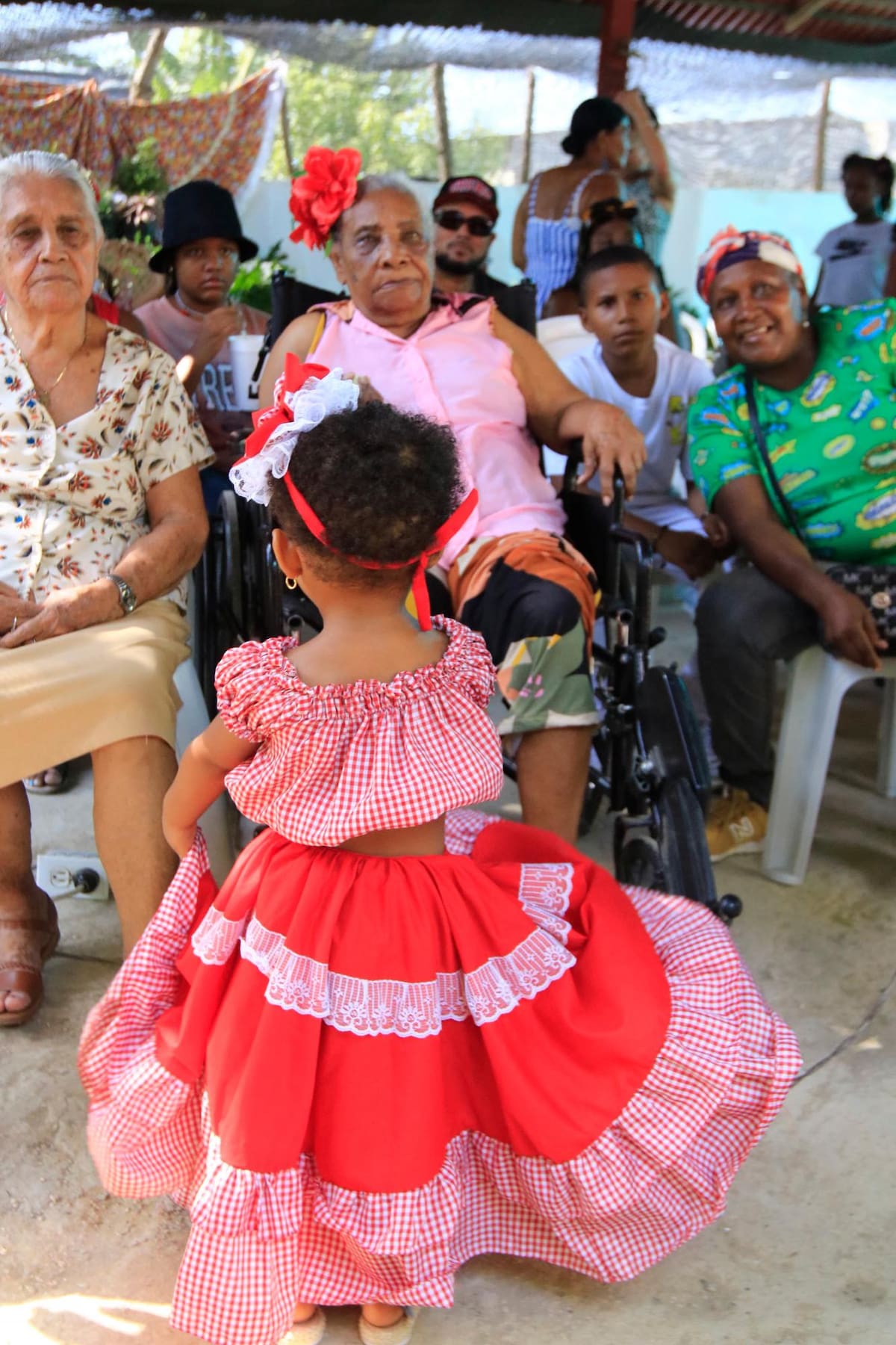 Bisnietos con el baile Danza de Negro.