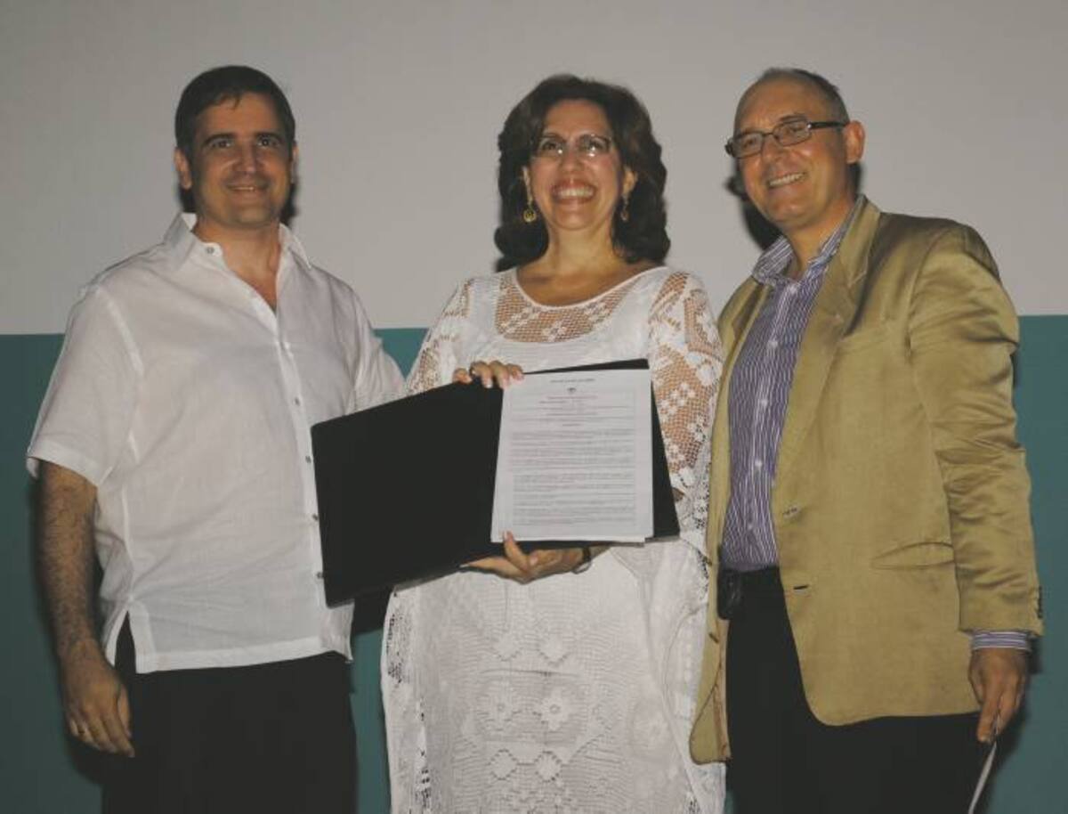En marzo del año pasado, la UTB recibió la acreditación de manos del viceministro de Educación, Javier Botero Álvarez y Javier Zurek, entonces presidente del Consejo Superior de la UTB ARCHIVO