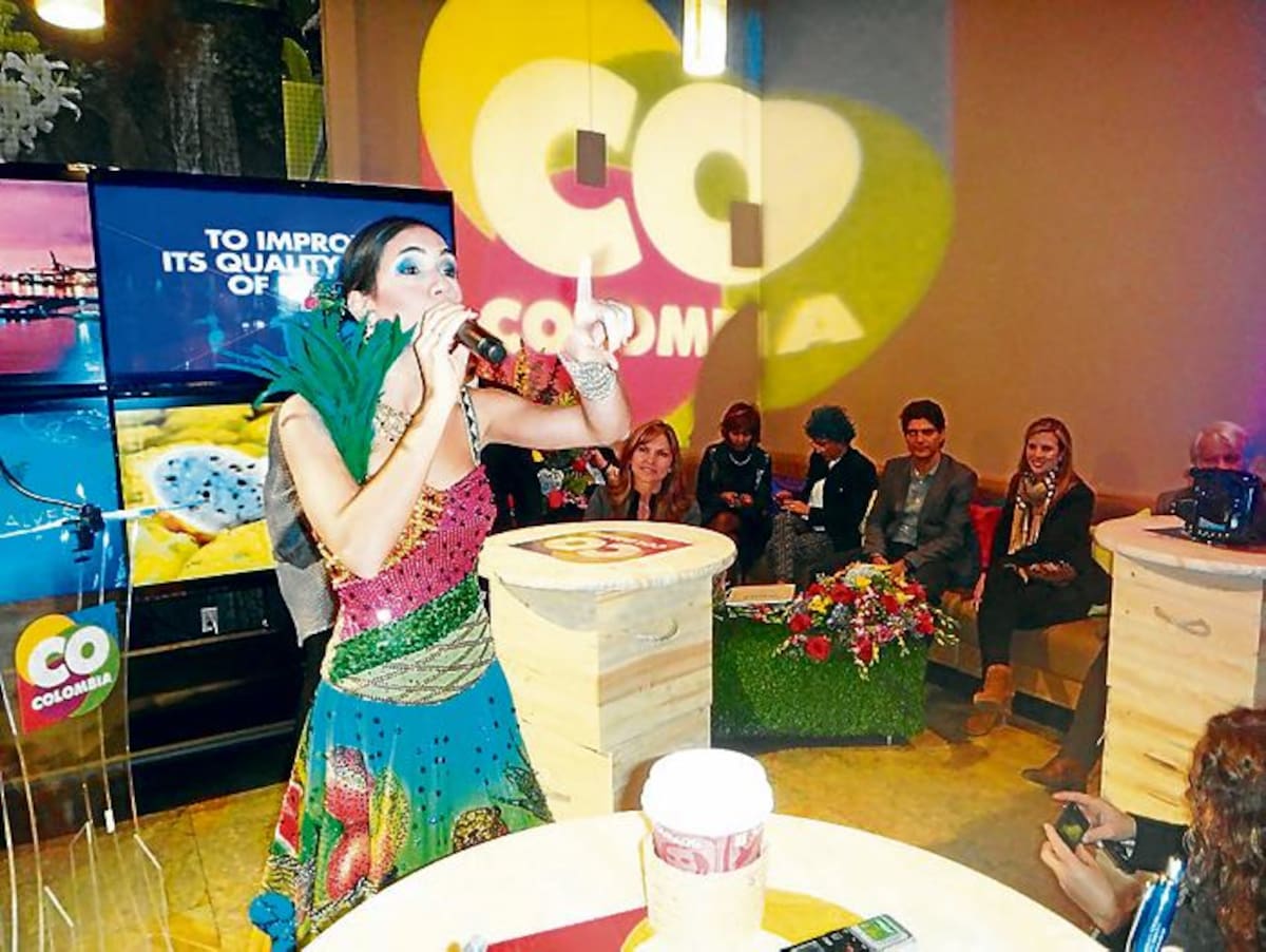 La soberana del Carnaval de Barranquilla, Daniela Cepeda Tarud, está en New York para representar al Carnaval en el evento. Cortesía