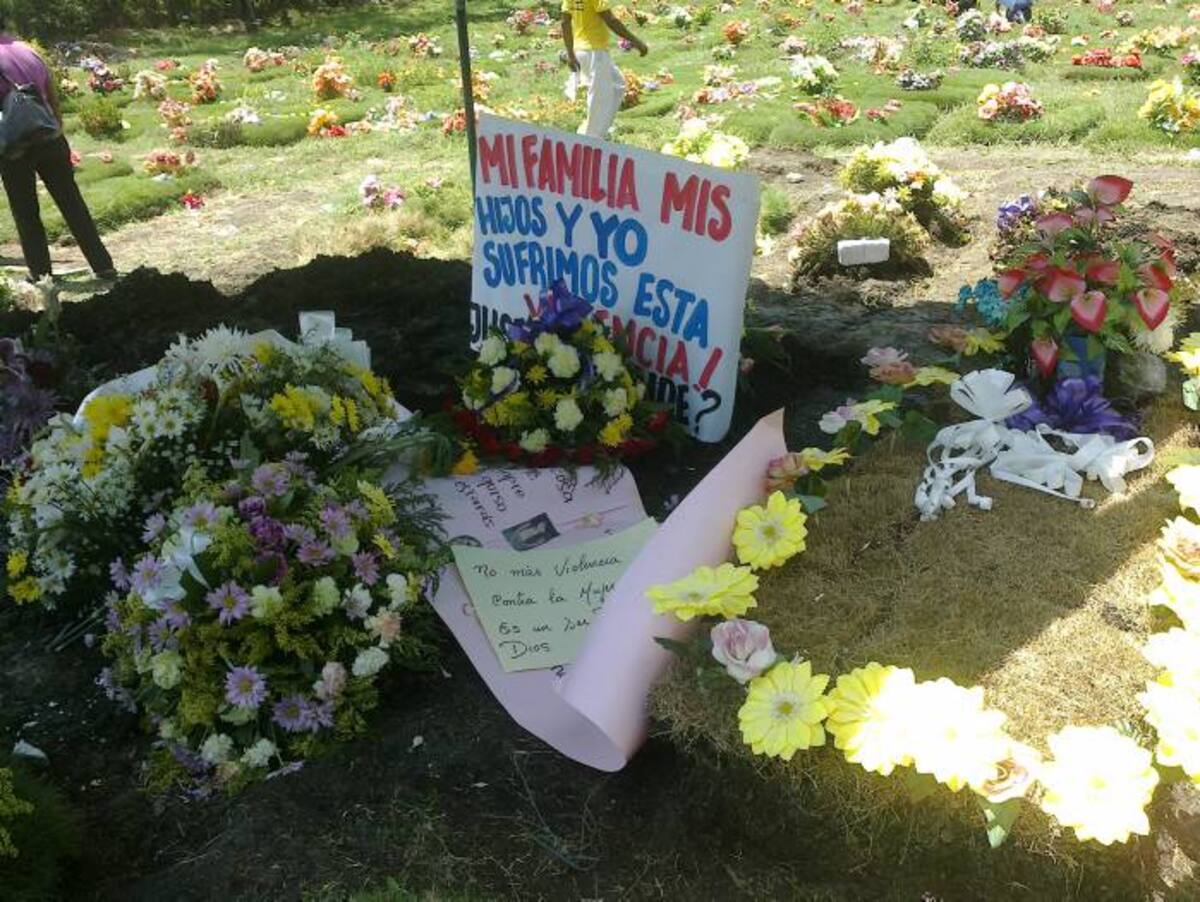 Paz en la tumba de Angélica Gutiérrez Marín. Óscar Díaz-El Universal