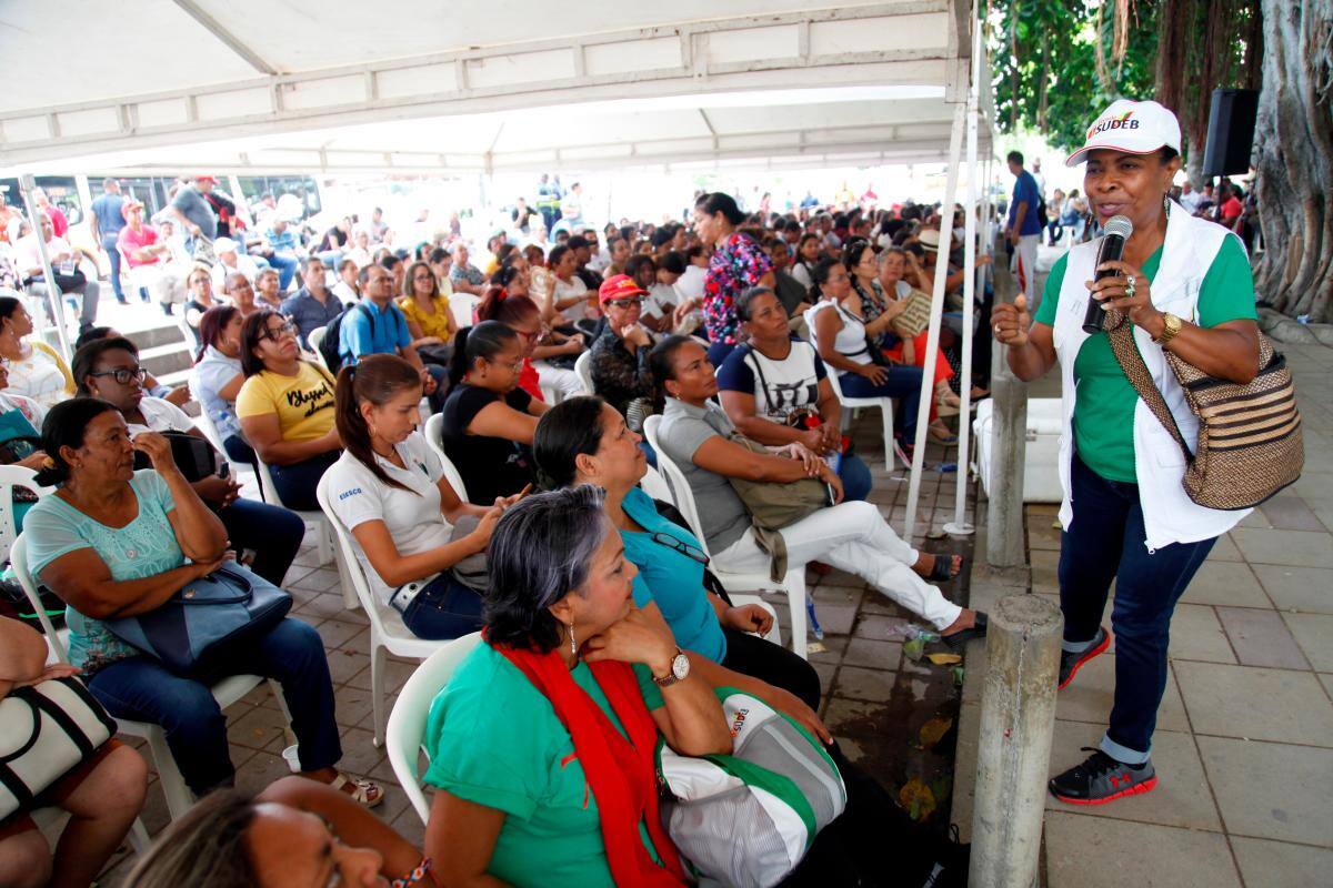 Docentes salieron a protestar