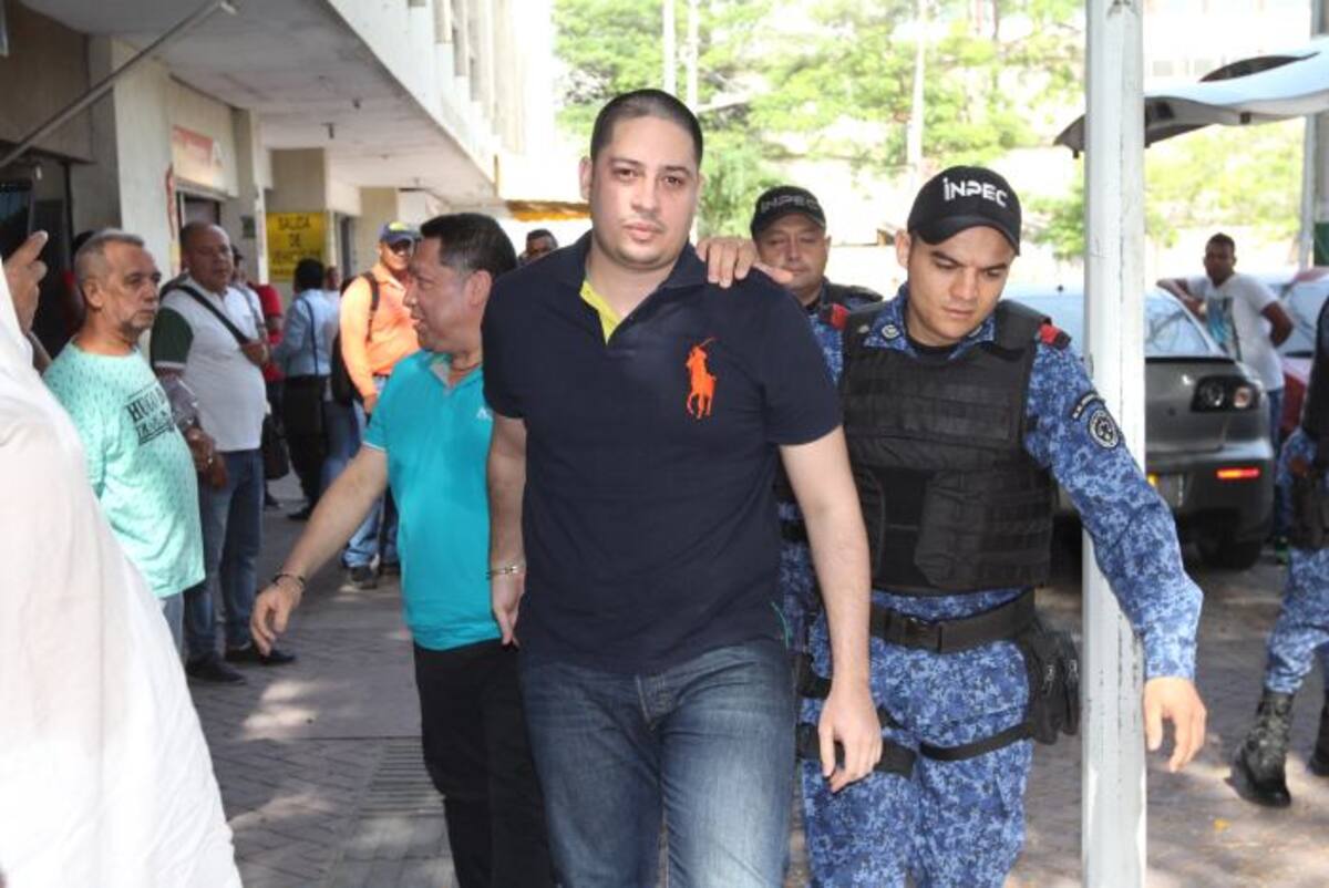 Jorge Useche y Manuel Vicente Duque en su entrada a la audiencia de acusación. Luis Eduardo Herrán