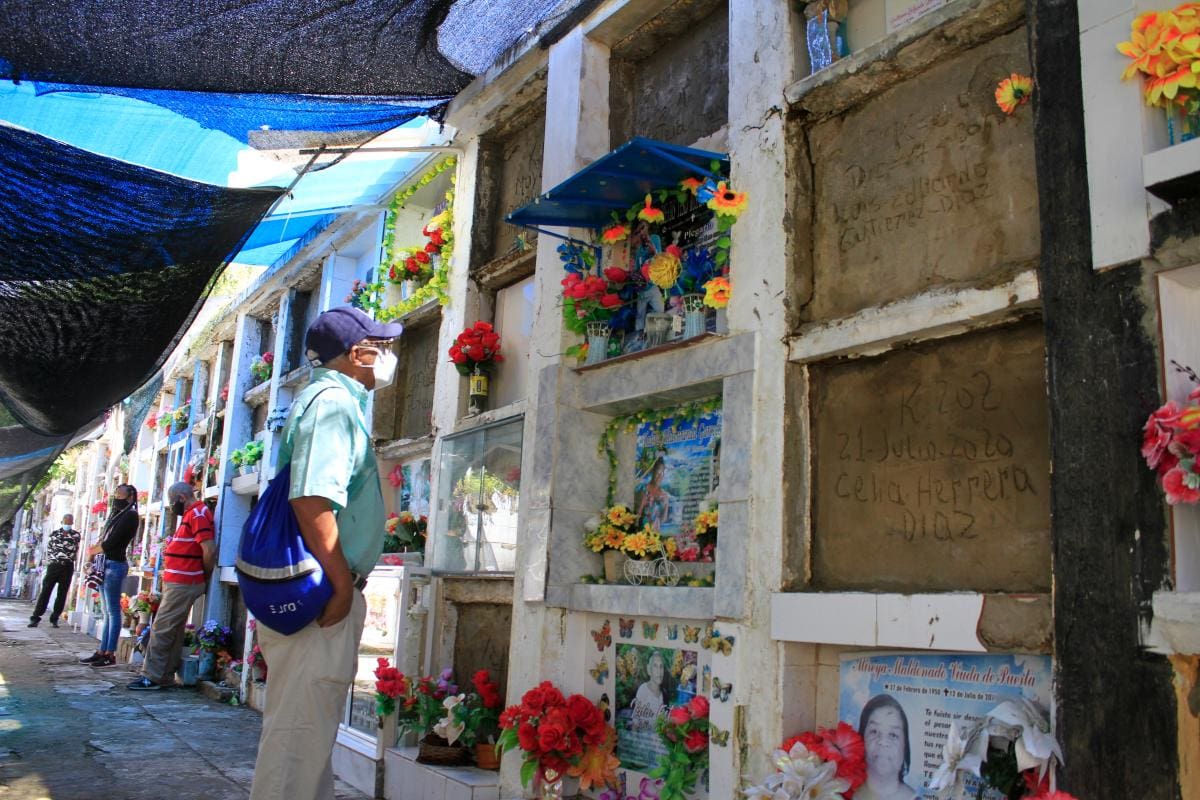 Día de los fieles difuntos en Cartagena se vive sin traumatismos