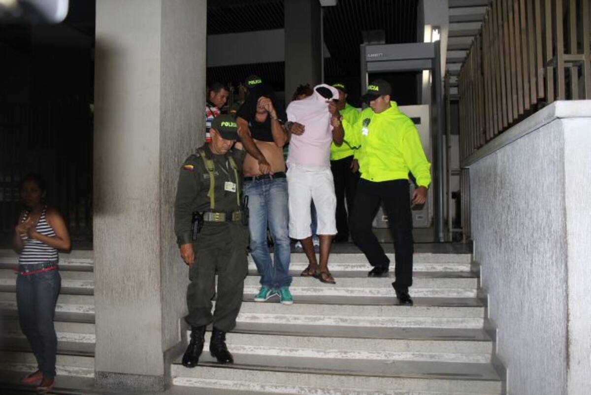 n la foto los seis capturados saliendo de la audiencia en palacio de justicia de Montería. Fueron enviados a cárcel nacional Las Mercedes. EL UNIVERSAL