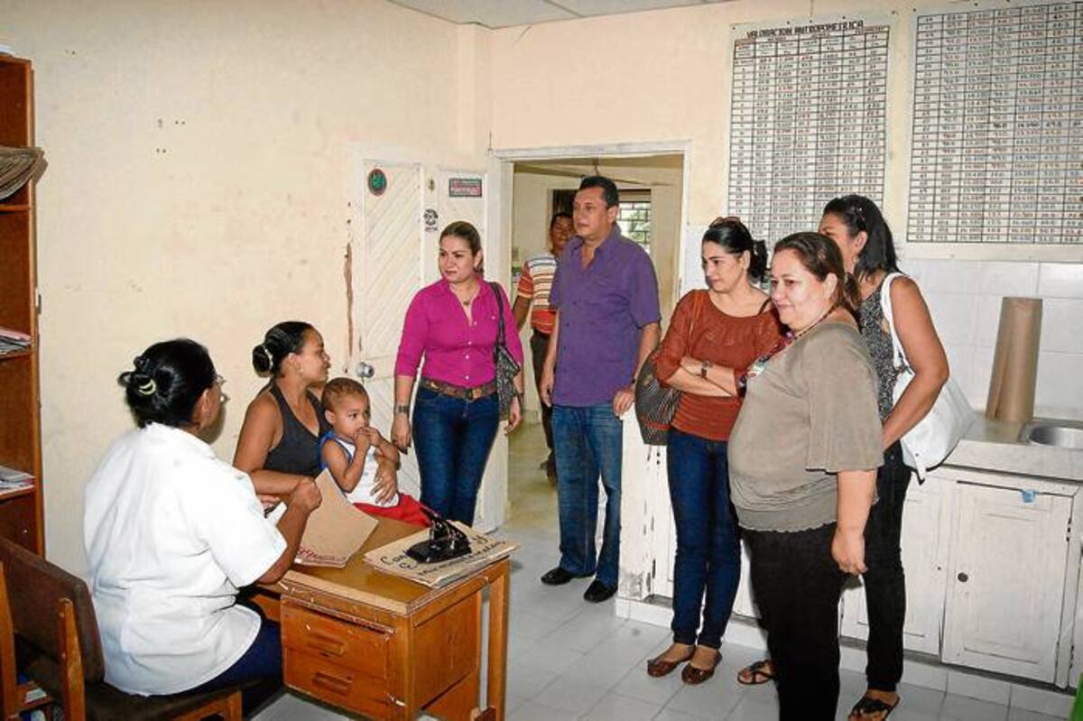 La Secretaria de Salud Municipal durante el recorrido por las diferentes IPS corregimentales.