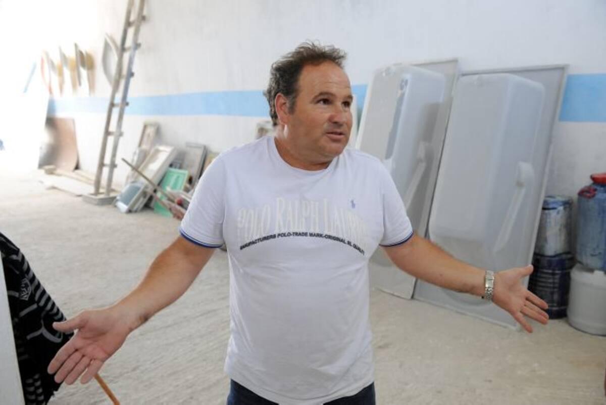 El español Emilio Rodríguez abandonó su país para buscar mejor suerte en Marruecos. AFP FADEL SENNA