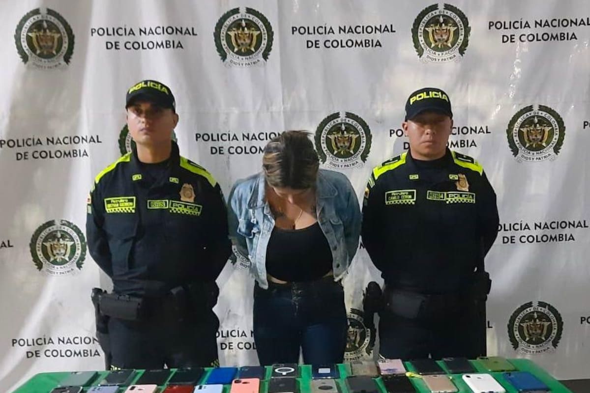 ¡En pleno baile de carnaval! La sorprenden con 38 celulares robados