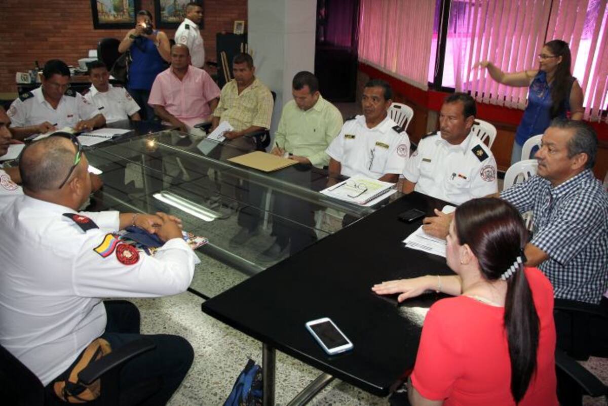 Los comandantes de las estaciones de bomberos se reunieron el pasado jueves para elegir su delegado. Manuel Santiago Pérez - El Universal