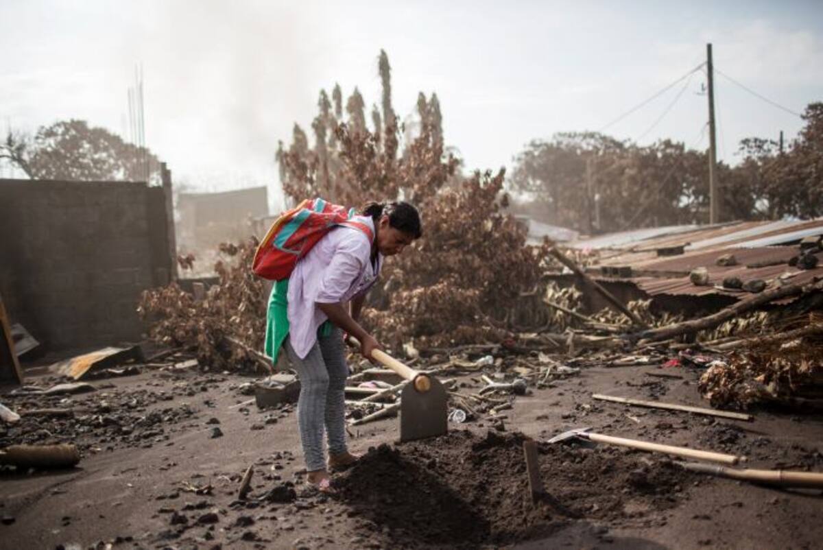 La erupción ha dejado 147 muertos, 276 desaparecidos y casi 2 millones de personas afectadas, además de cuantiosos daños materiales. AP