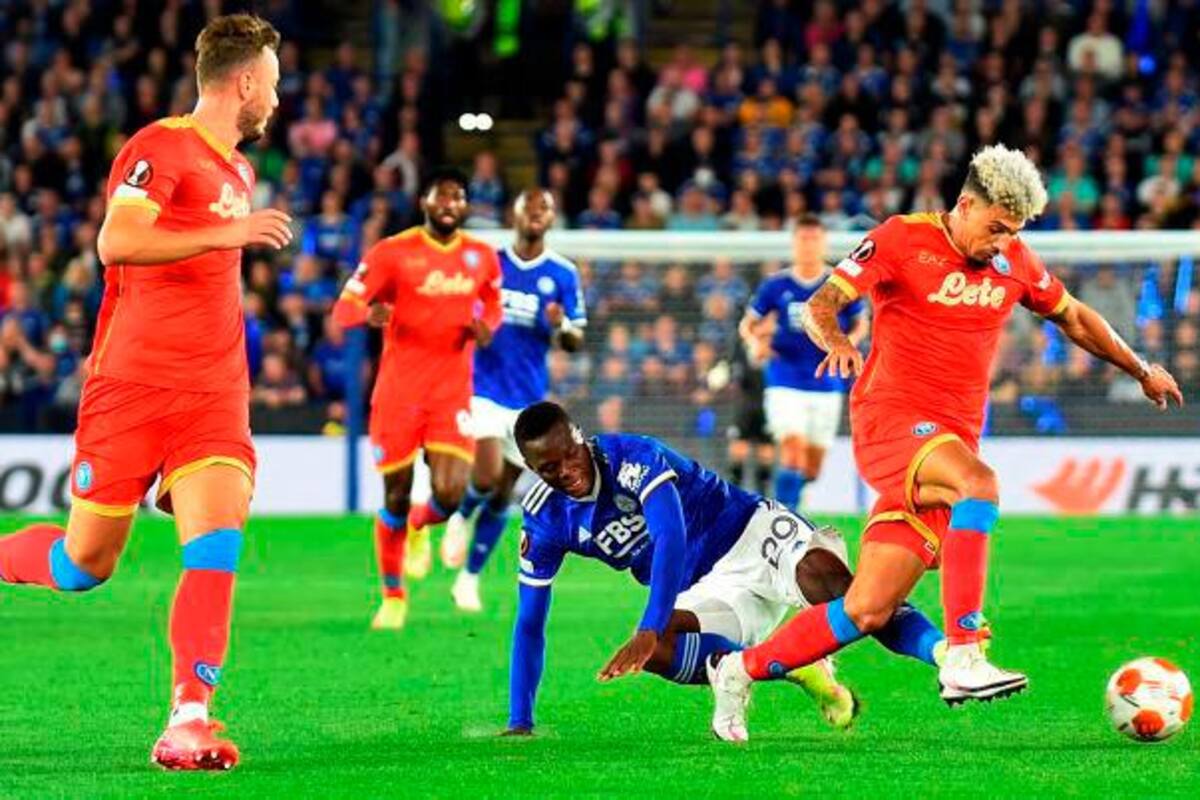 El Nápoles rescató un valioso empate ante el Leicester