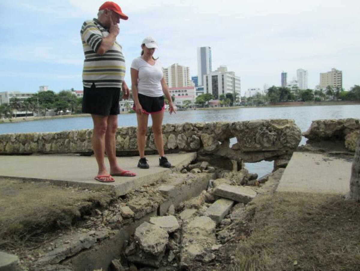 Ciudadanos de El Laguito buscan alternativas para recuperar el paseo peatonal de la Avenida del Retorno. PEDRO TORRES, EL UNIVERSAL