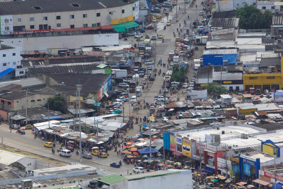Roban cajas fuertes en locales comerciales del mercado de Bazurto