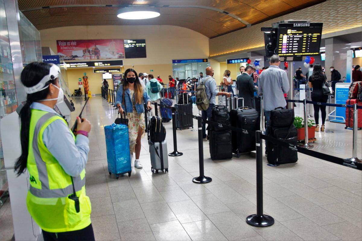 Aeropuerto de Cartagena habilita centro para pruebas COVID-19