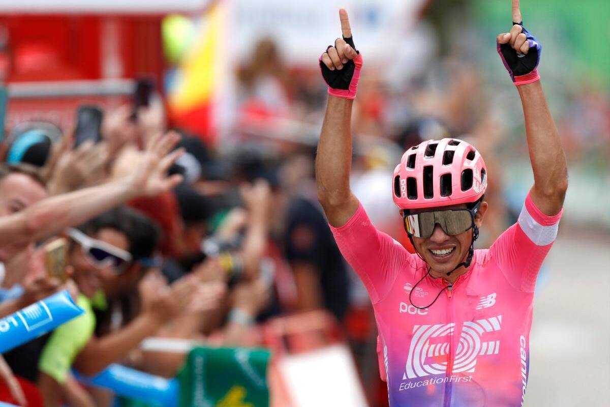 Colombiano Sergio Higuita, en el podio del Giro de Emilia de Italia