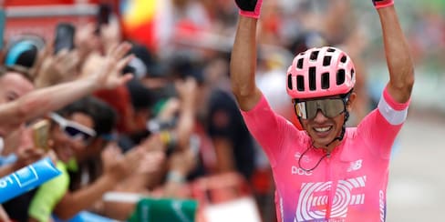 Colombiano Sergio Higuita, en el podio del Giro de Emilia de Italia