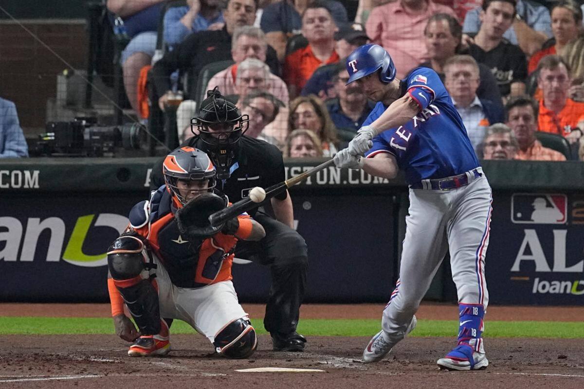 Astros no brilla en casa; Rangers empata la serie