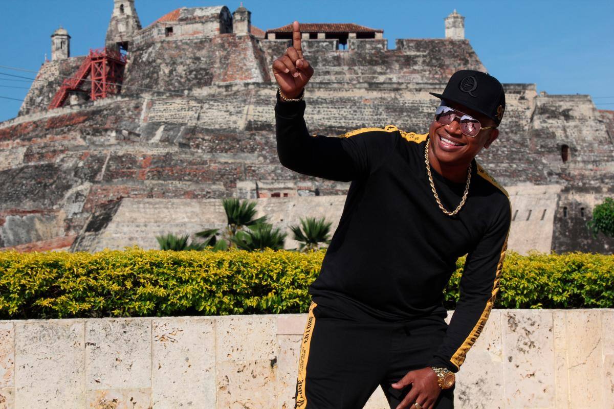 “No voy a hacer feliz a Mr Black diciendo que la esposa es cantante”: Papoman