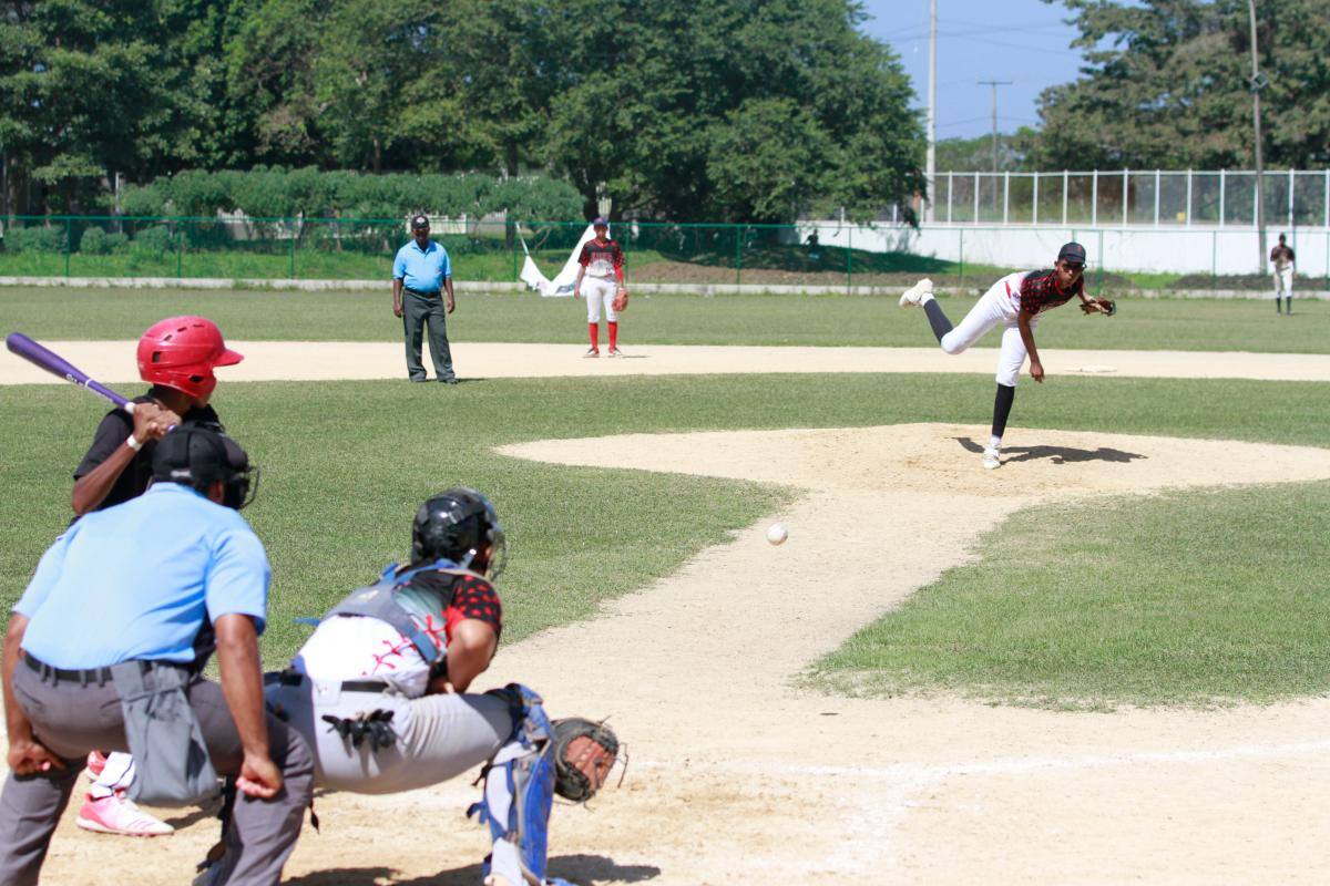 Béisbol de Desarrollo: La ilusión de una firma los inspira