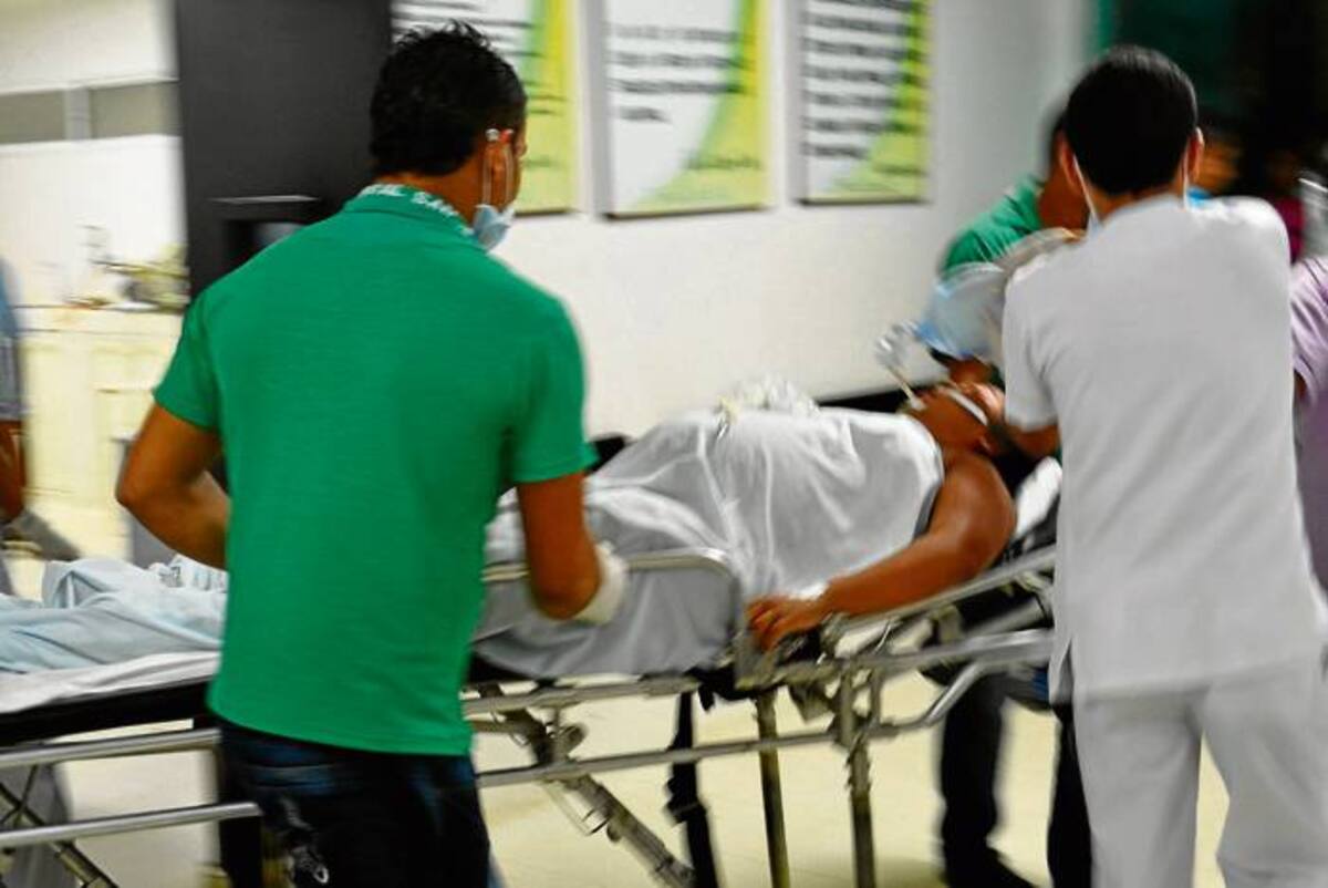 Zenith Peñate en el centro asistencial, después resultar gravemente herida de un accidente de tránsito en Sahagún.
