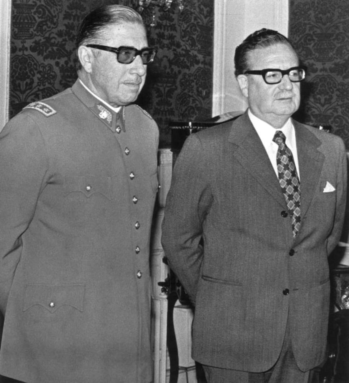 Salvador Allende (izquierda) junto a Augusto Pinochet.