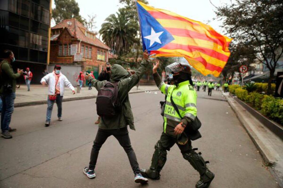 Manifestantes atacan hotel donde se realiza reunión del Foro de Madrid