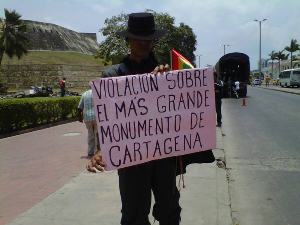 Con carteles difundían un mensaje de descontento Santiago Preciado