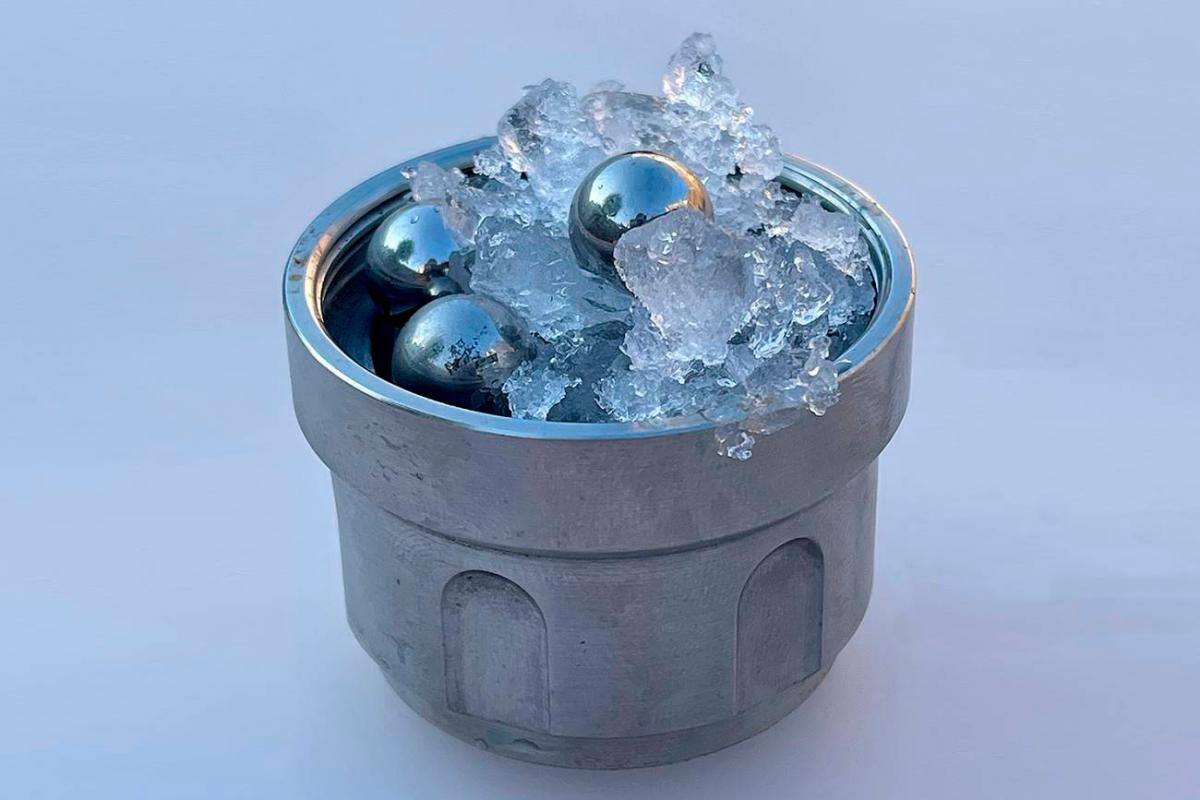 Crean un tipo de hielo que revelaría los secretos del Universo