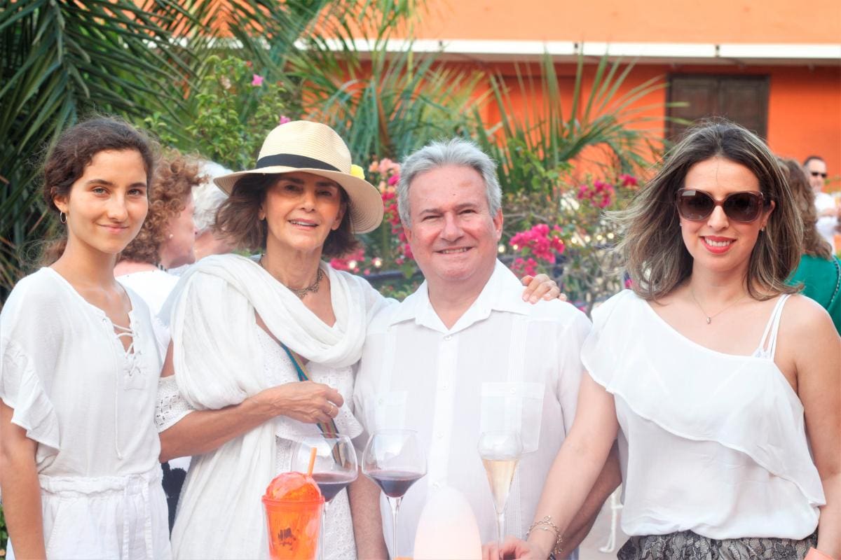 Elise Jocteur Monrozier, María Leonor Ruso, Carlos Augusto Durán y Andrea Peña.