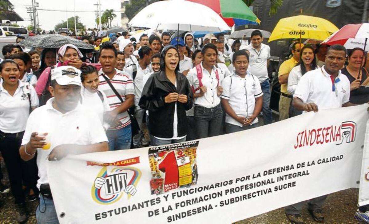 Más de 50 trabajadores y estudiantes del Sena -Sucre marcharon en protesta por las políticas educativas contra esa entidad.