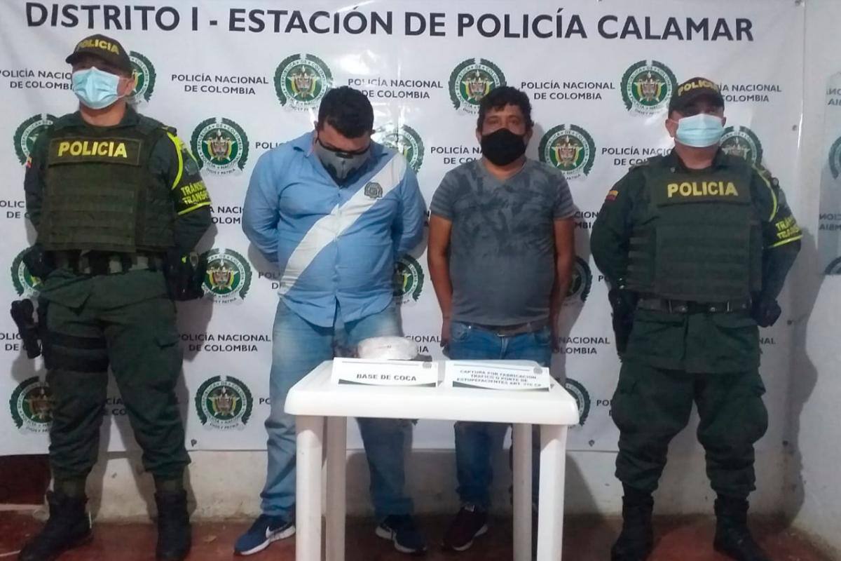Caen con cocaína en retén de la Policía