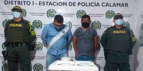 Caen con cocaína en retén de la Policía
