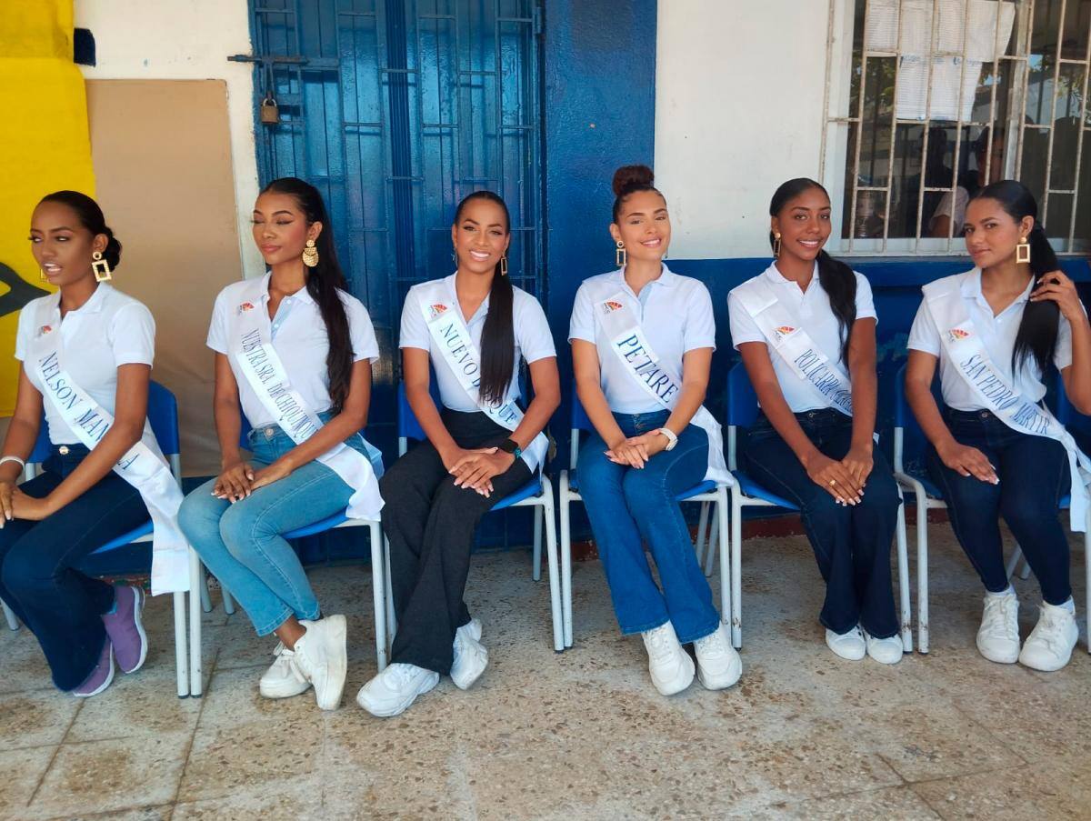 Las candidatas al Reinado de La Independencia de los barrios Nelson Mandela, Nuestra Señora de Chiquinquirá, Nuevo Bosque, Petare, Policarpa y San Pedro Mártir.