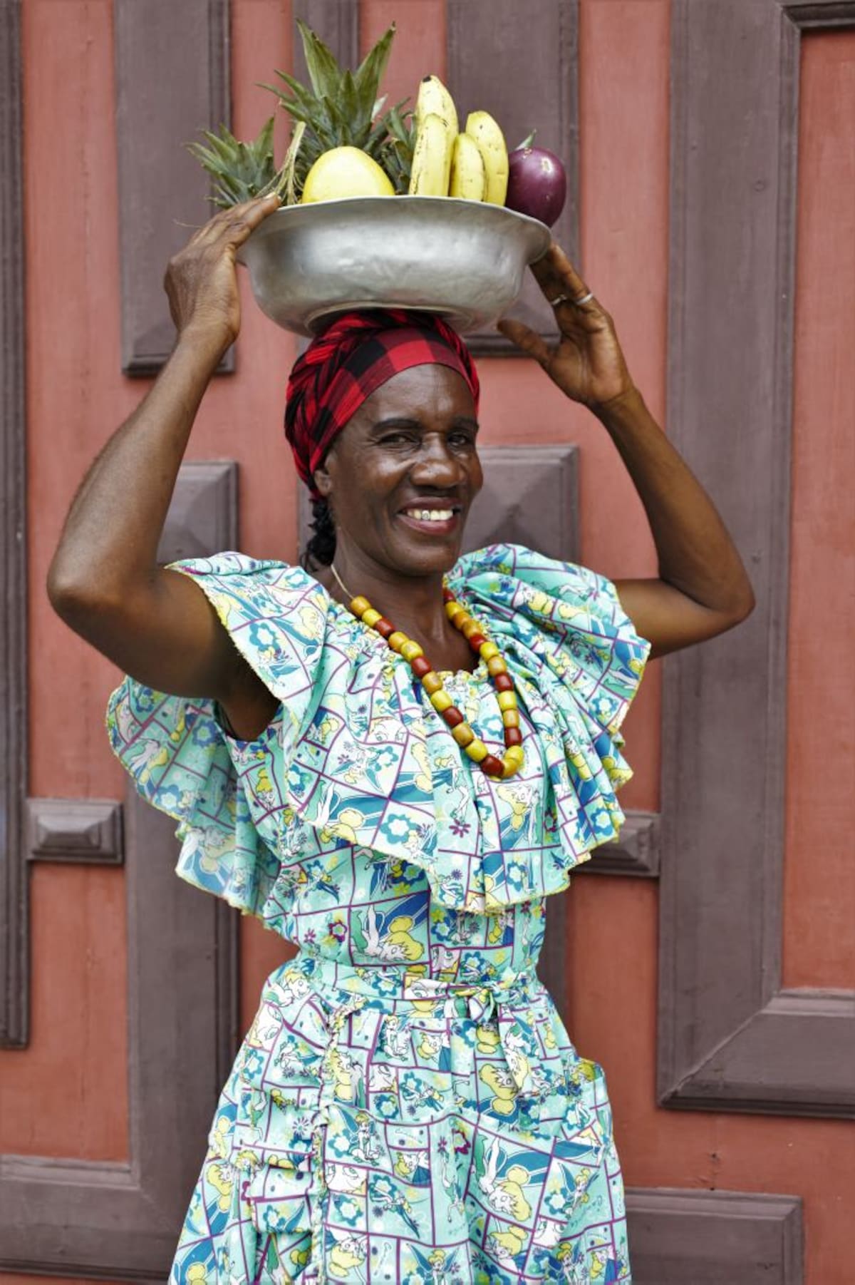 Lauriana Cassiani Cásseres, palenquera de 58 años, 44 años vendiendo frutas en Cartagena. Aroldo Mestre