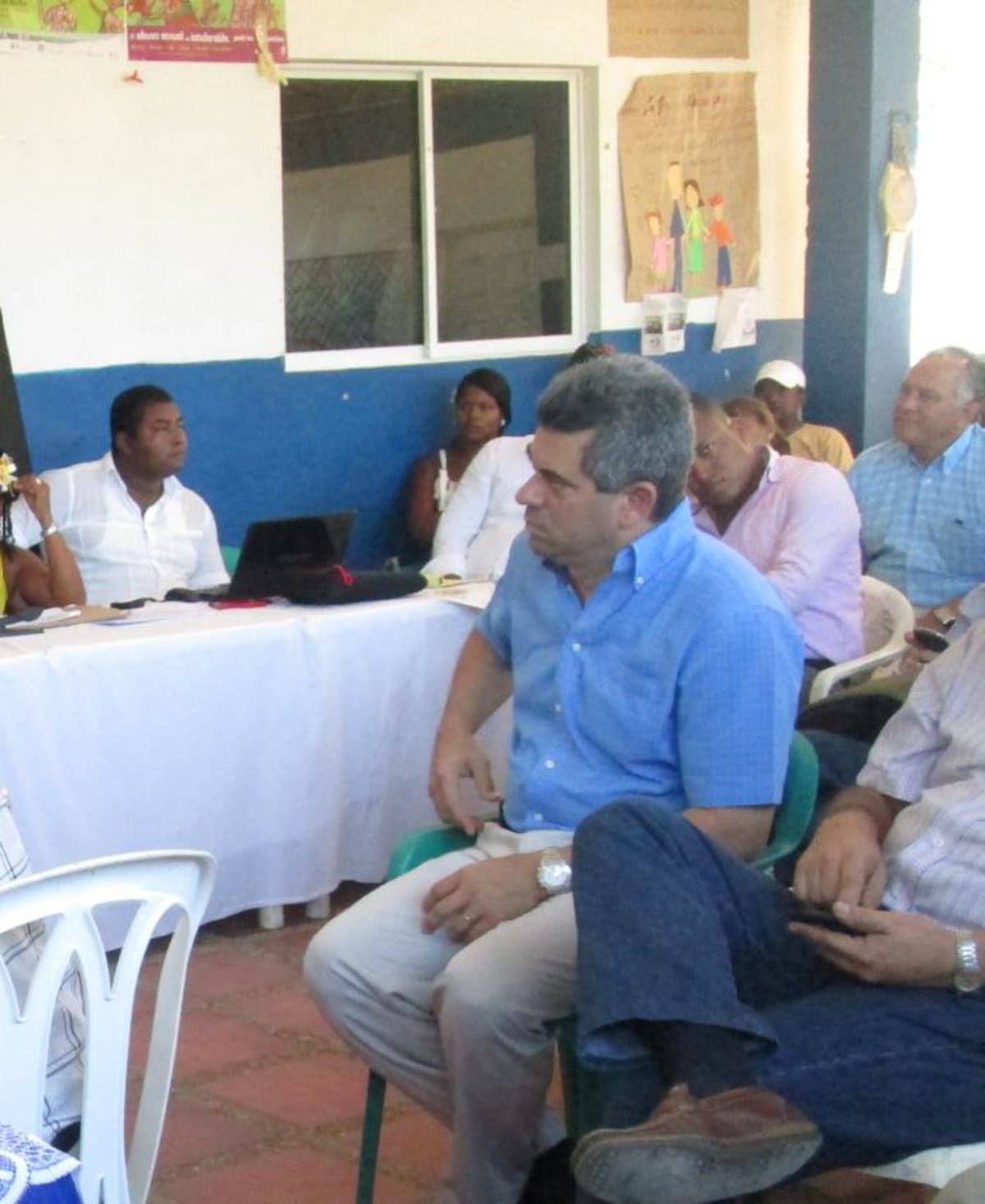 Rafael Del Castillo (azul) en la Consulta Previa. Cortesía