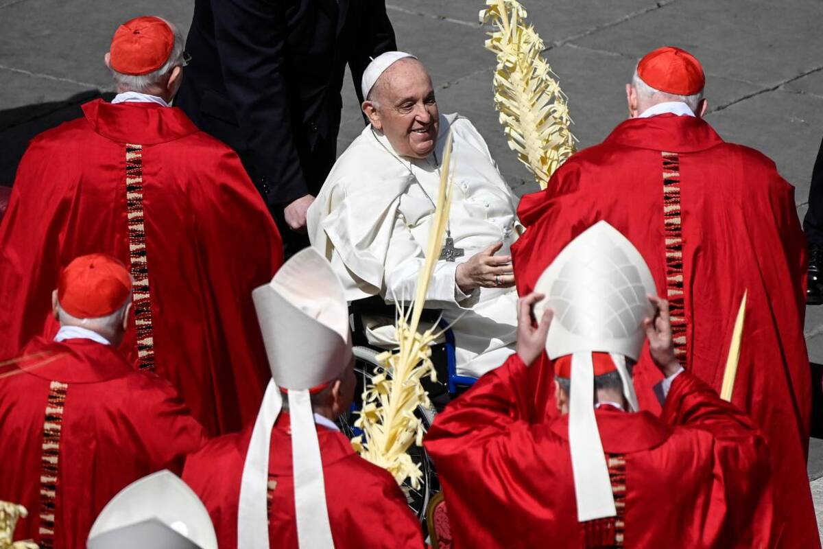 El papa arrastra sus problemas respiratorios, pero mantiene su agenda