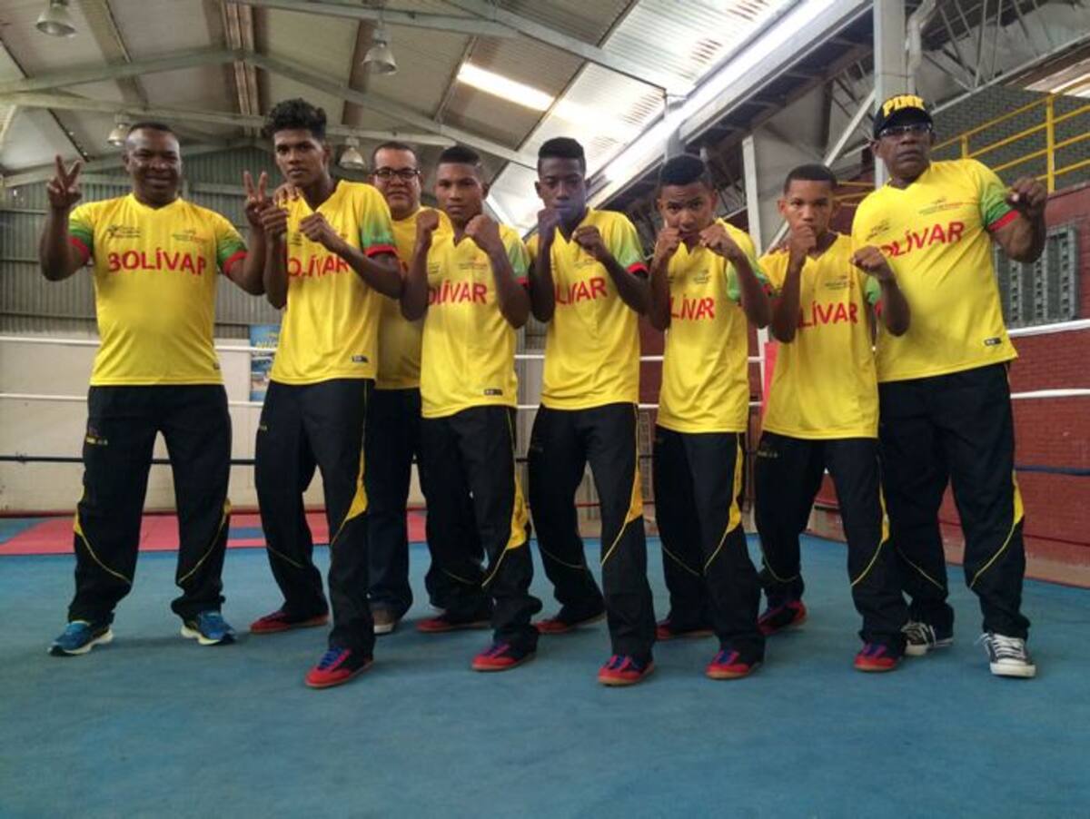 Boxeadores integrantes de la selección Bolívar, que conquistaron el título del Nacional de Boxeo Juvenil en el 2017 en Barranquilla. ARCHIVO
