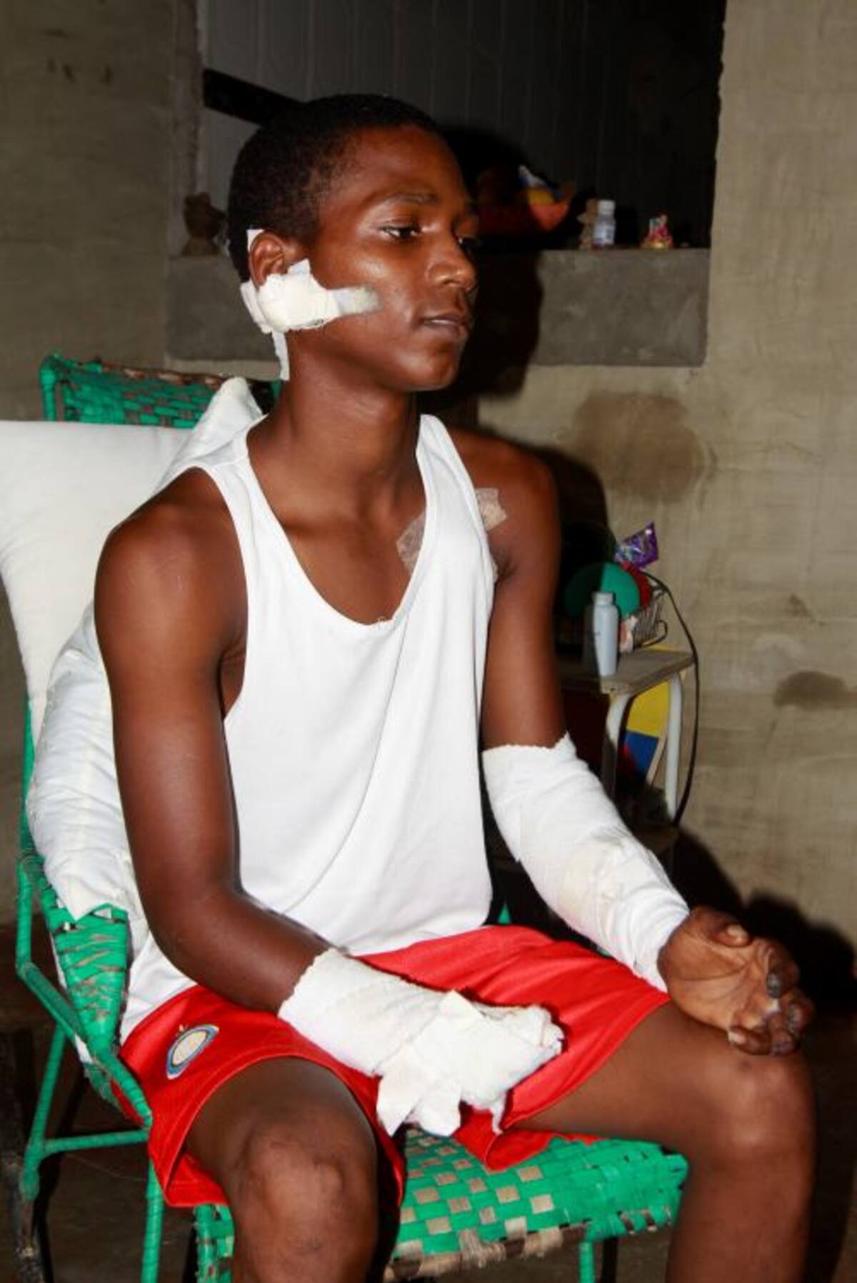 Omar de Avila piden ayuda para recuperar su vida tras las secuelas que le dejó el ataque pandillero. Claudia Fortich/ El Universal