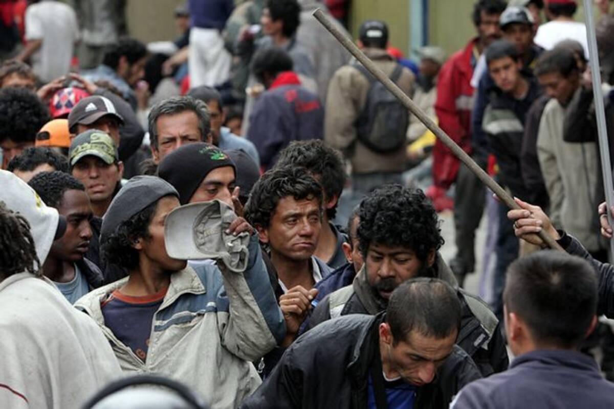 La acción de los uniformados duró cerca de tres horas, tiempo en el cual el conocido sector se convirtió en un campo de batalla. Colprensa