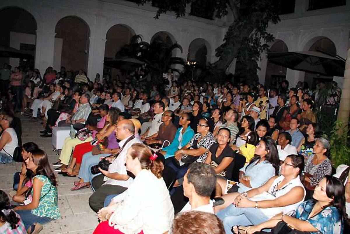 El Claustro Santo Domingo se llenó de folclor. ZENIA VALDELAMAR - EL UNIVERSAL