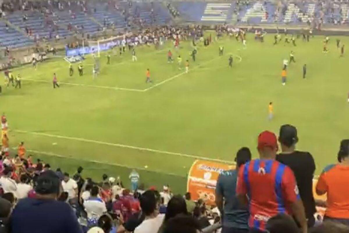 Un muerto, varios heridos y detenidos: saldo en estadio Sierra Nevada