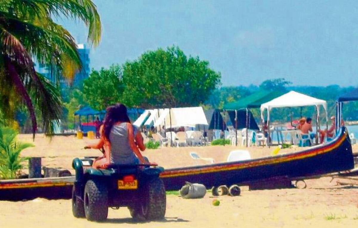 Los turistas disfrutan tranquilamente en las playas que han sido limpiadas y adecuadas. CORTESÍA/